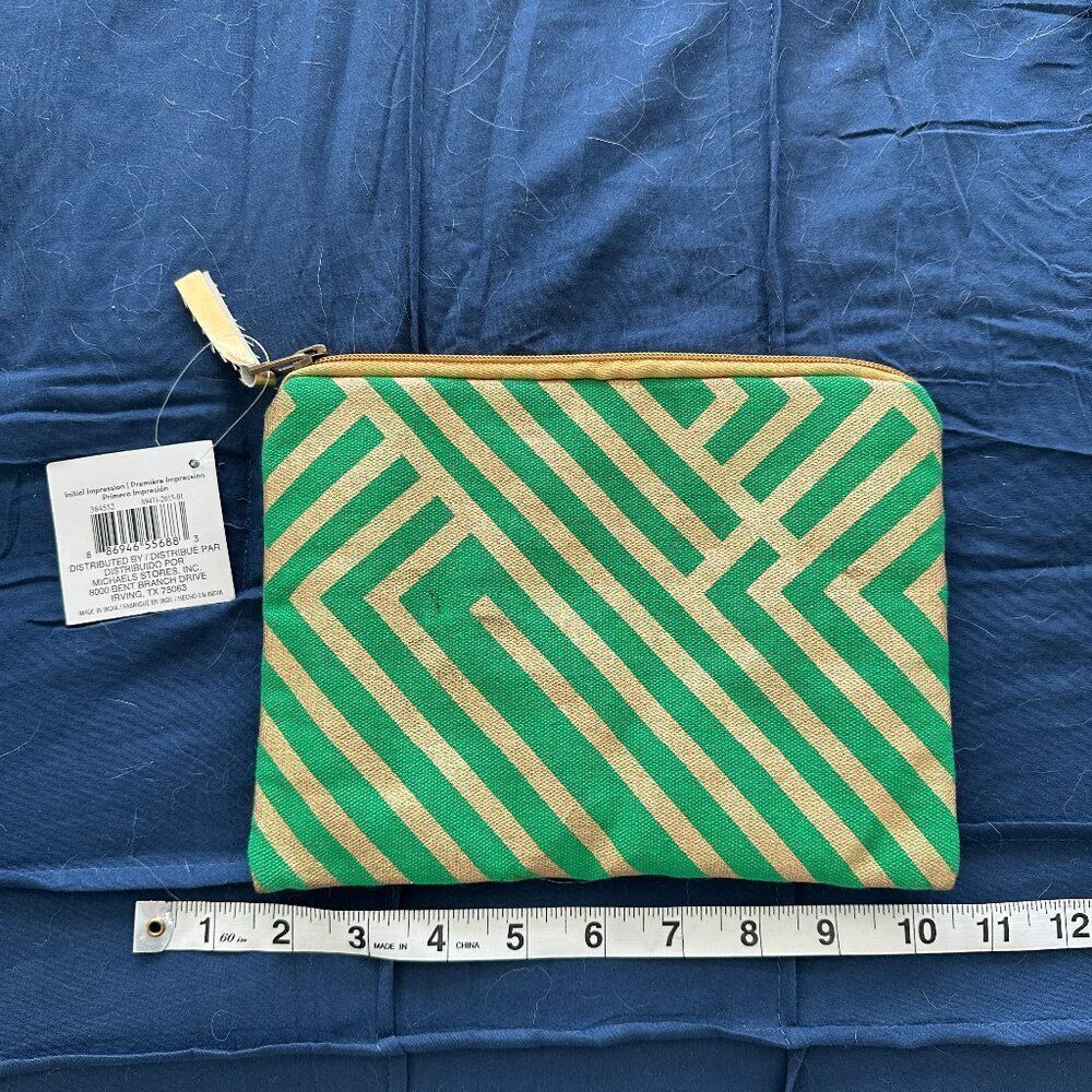 NWT Zipper Pouch - Picture 3 of 4